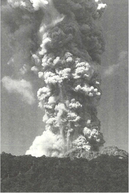 昭和52年（1977年）8月７日午前9時12分第1回有珠山噴火60秒後