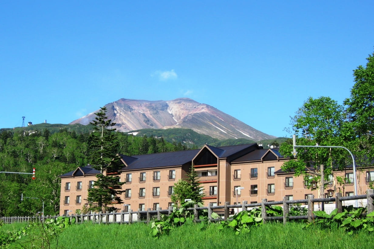 旭岳山麓、大自然に佇む宿│旭岳温泉ホテルベアモンテ